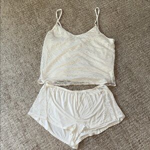 Soma Cool Nights ivory lace cami and short set - Excellent condition - Sz Medium